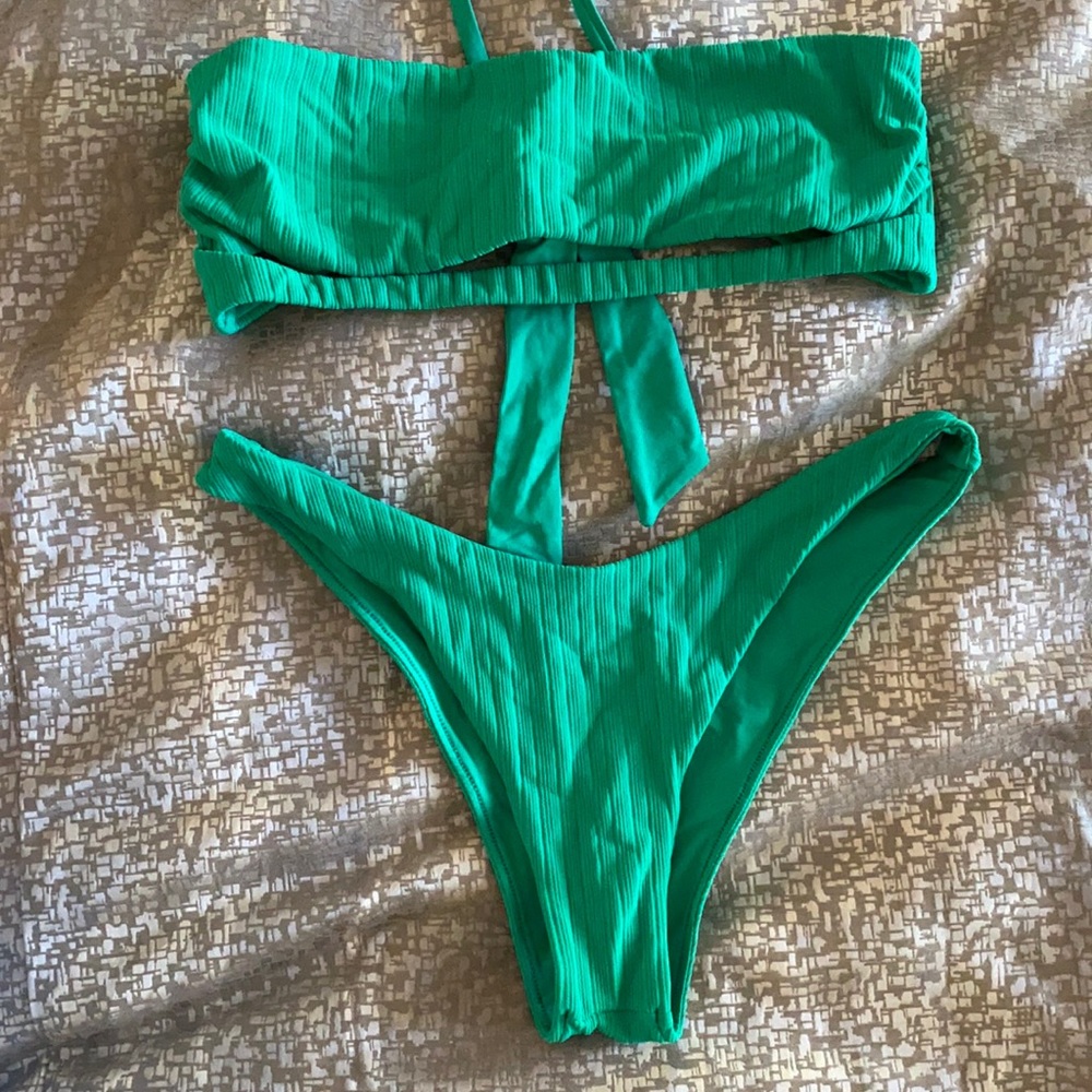 Two piece strapless (includes strap)